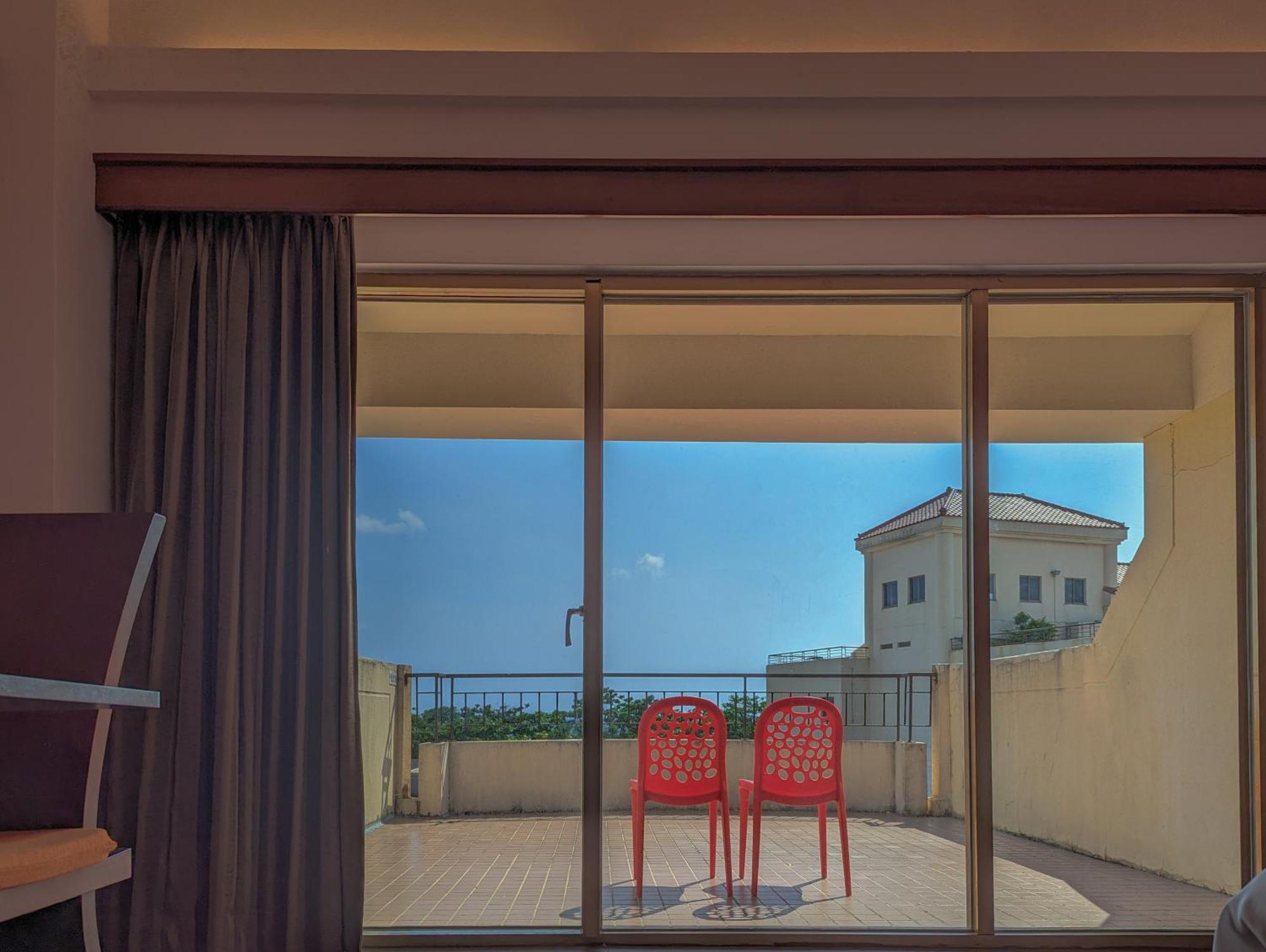 Howard Beach Resort Kenting Εξωτερικό φωτογραφία A sliding door