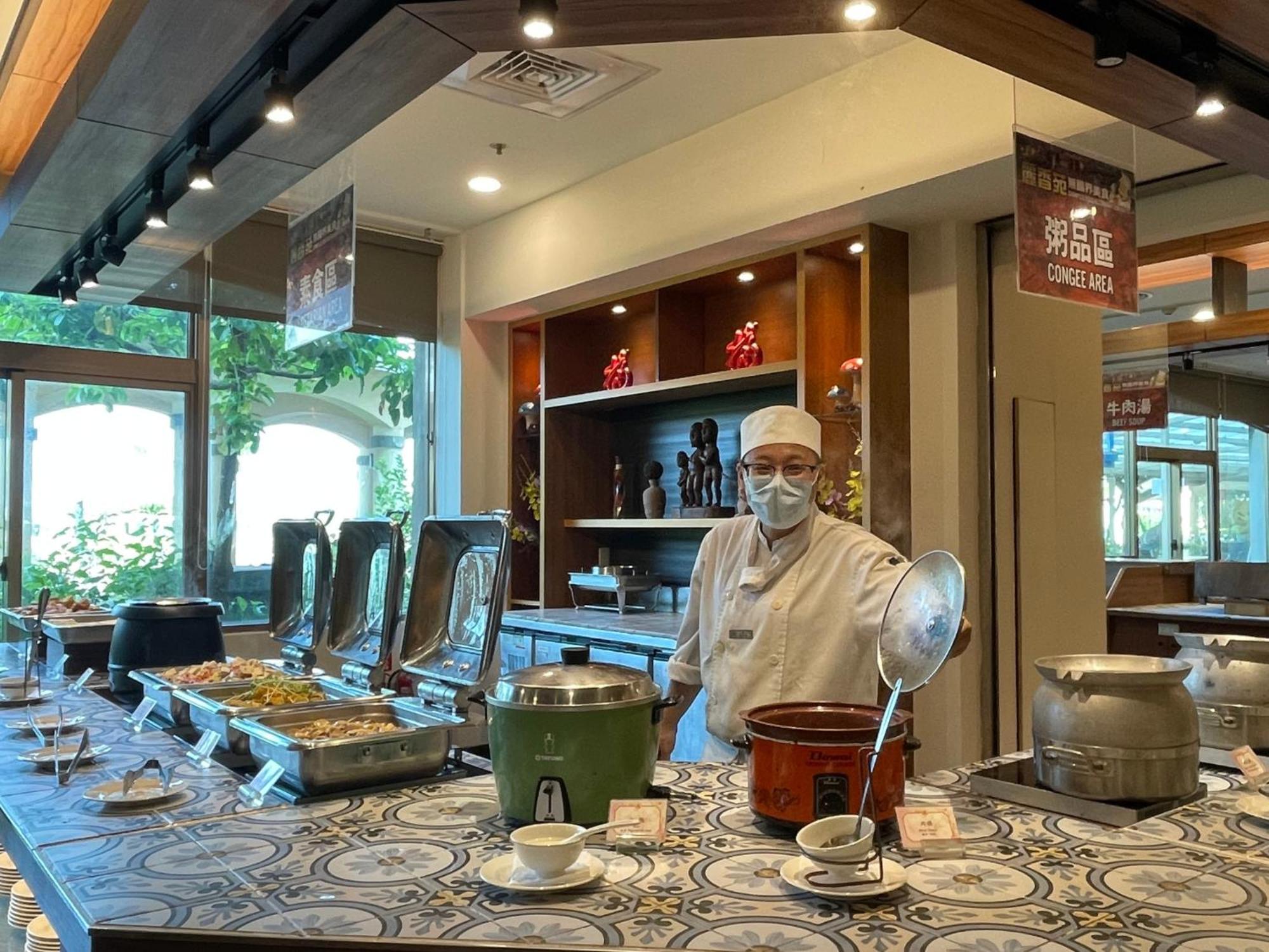 Howard Beach Resort Kenting Εξωτερικό φωτογραφία A buffet at a hotel in Taiwan