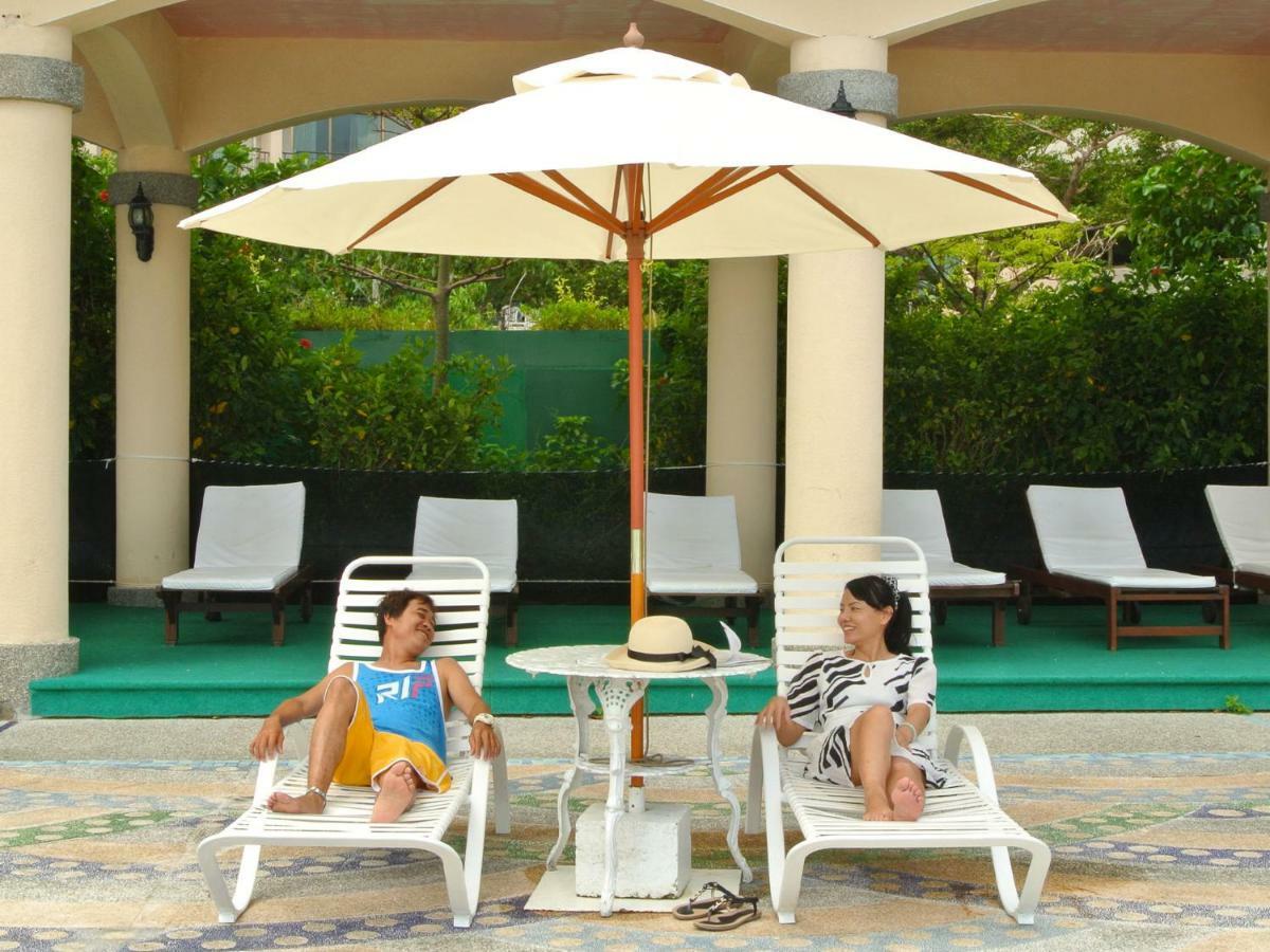 Howard Beach Resort Kenting Εξωτερικό φωτογραφία A patio umbrella