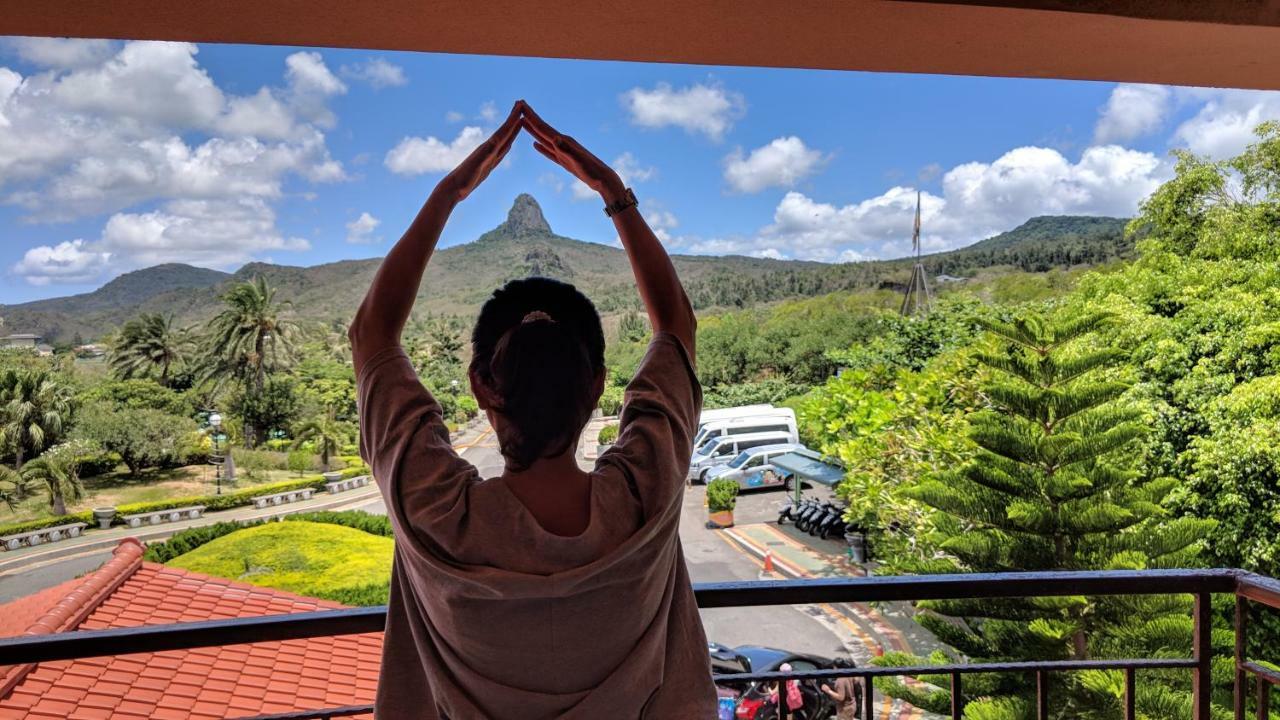 Howard Beach Resort Kenting Εξωτερικό φωτογραφία The view of Mount Apo from the Davao City side