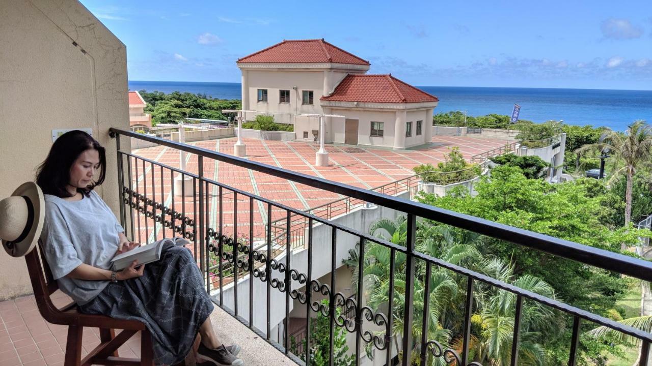 Howard Beach Resort Kenting Εξωτερικό φωτογραφία A balcony in Okinawa, Japan