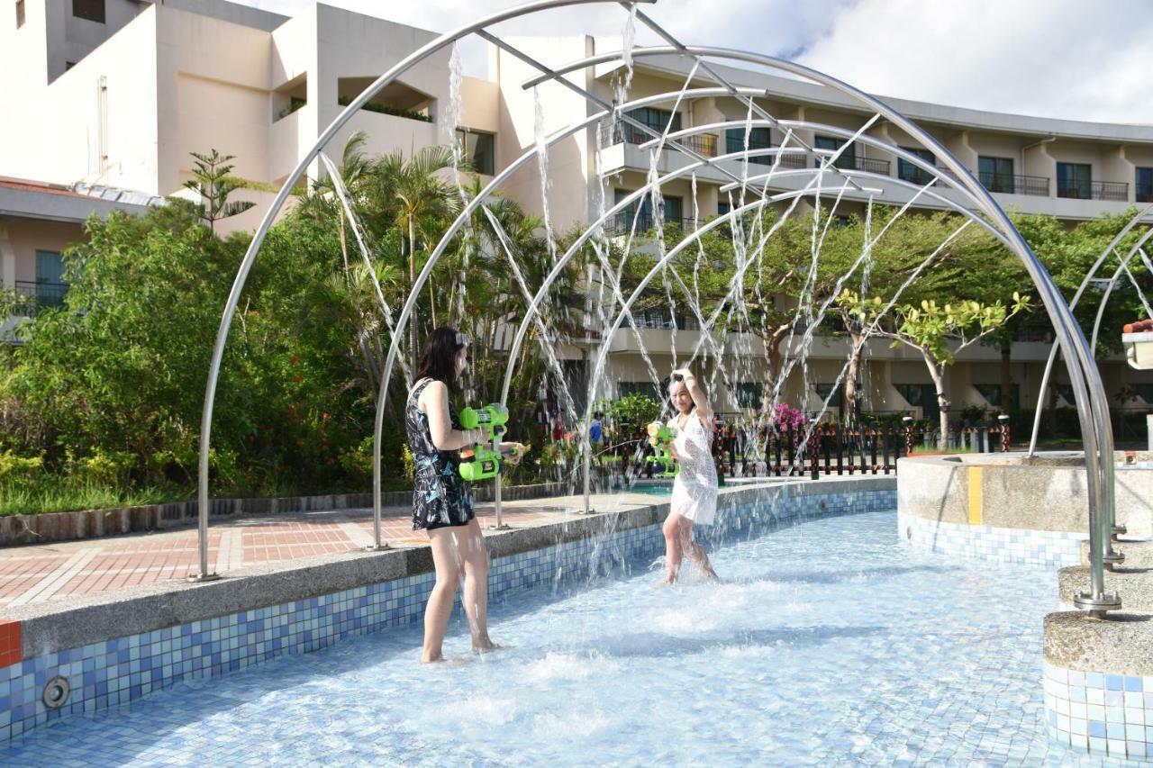 Howard Beach Resort Kenting Εξωτερικό φωτογραφία Fountains at the park