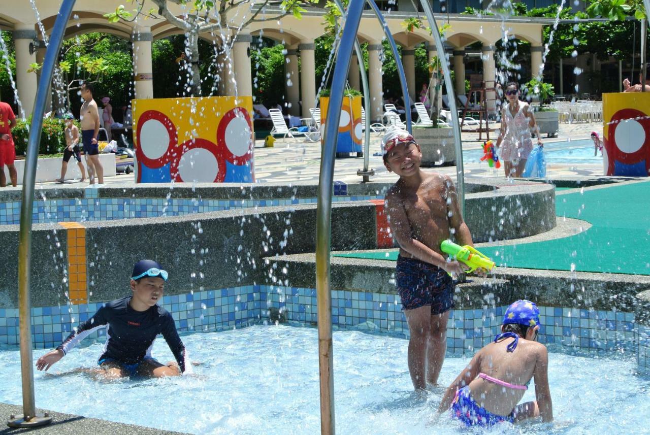 Howard Beach Resort Kenting Εξωτερικό φωτογραφία Children playing at the Splashpad