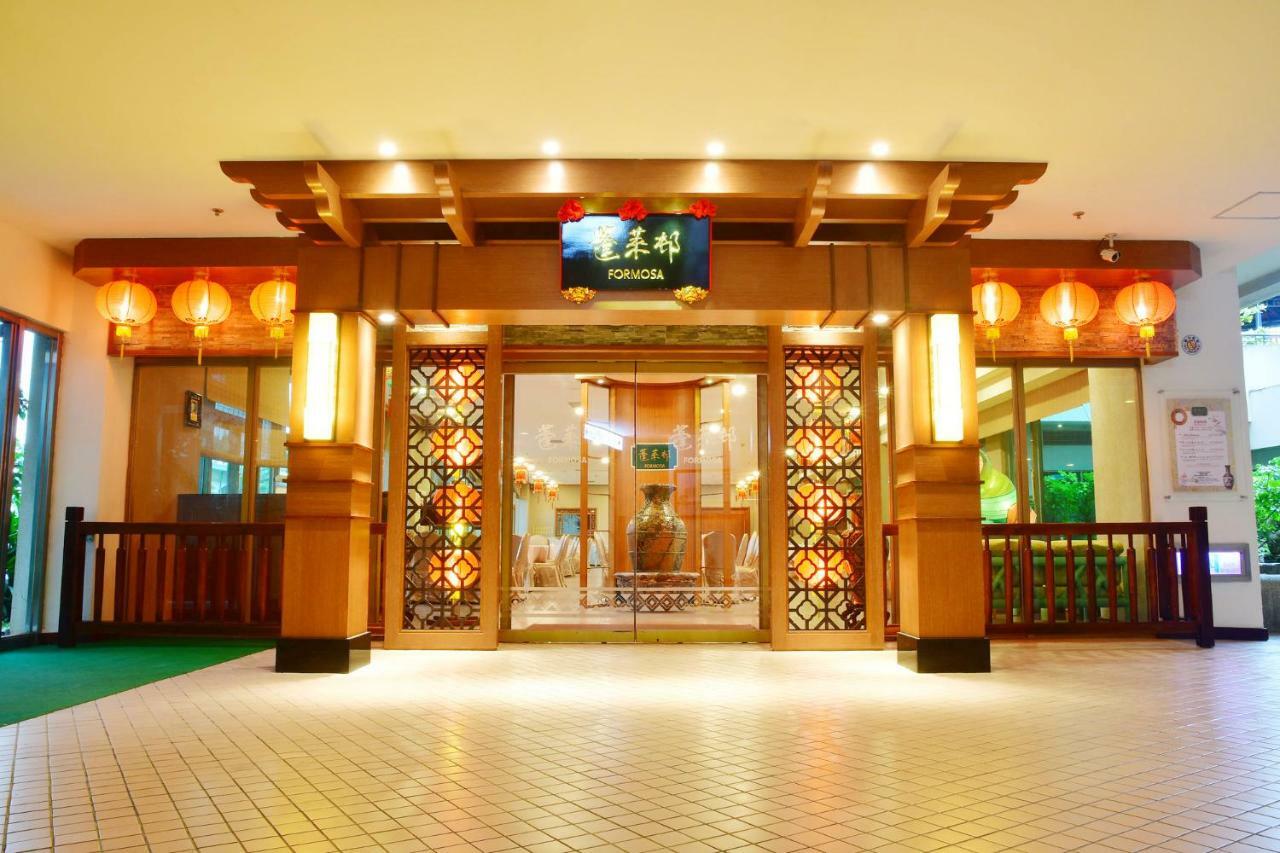 Howard Beach Resort Kenting Εξωτερικό φωτογραφία The entrance of the restaurant